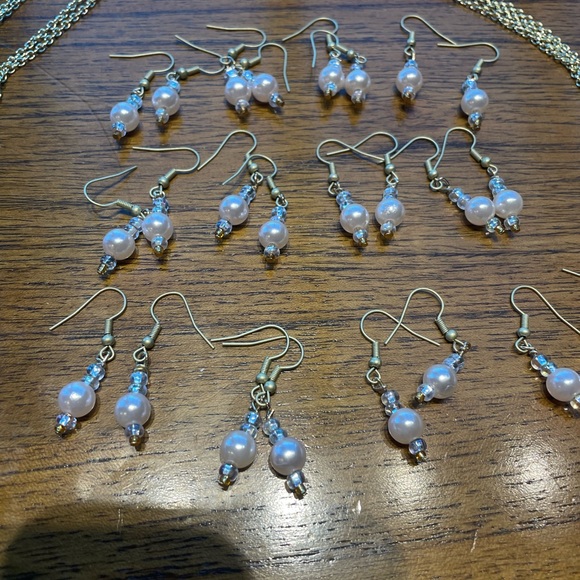 Beaded Pearl drop earrings: Nicknamed <The Evi Earring> - Picture 2 of 4